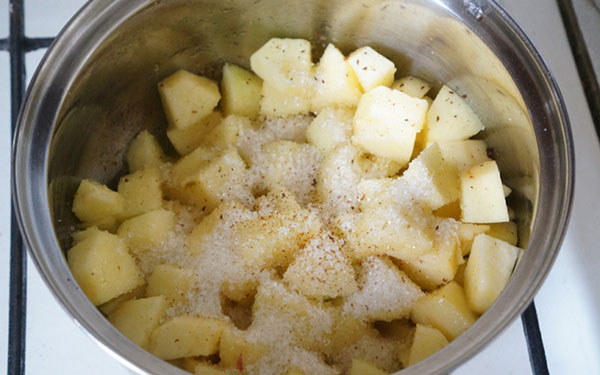 Recipe for exquisite apple charlotte with cookies Savoyardi