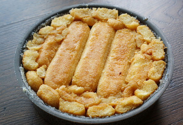 Recipe for exquisite apple charlotte with cookies Savoyardi