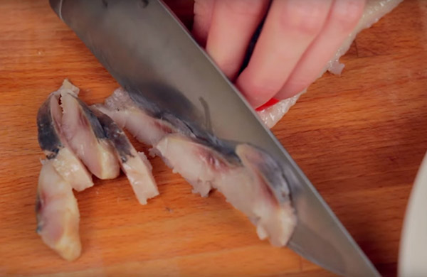 Recipe for herring under the fur coat for New Year at home - classic, roll, with apple step by step