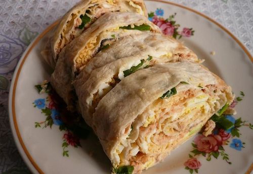 Delicious and quick snack - lavash rolls with fish