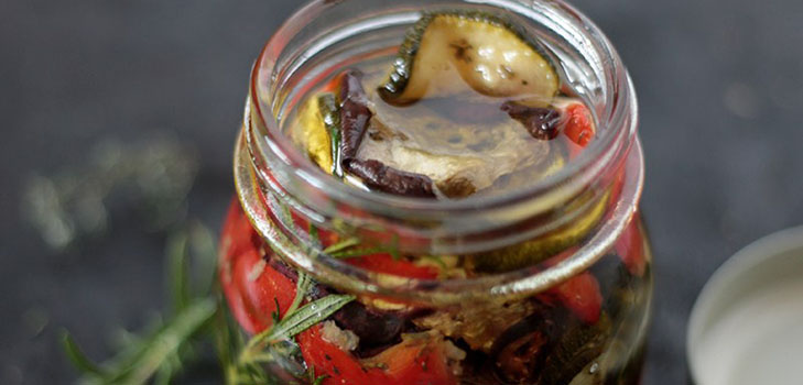 Salads from courgettes for the winter are fast and tasty: recipes with step-by-step photos
