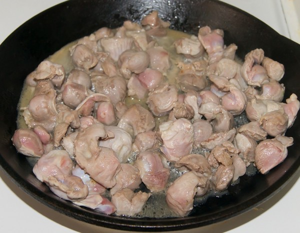 Salad of chicken stomachs