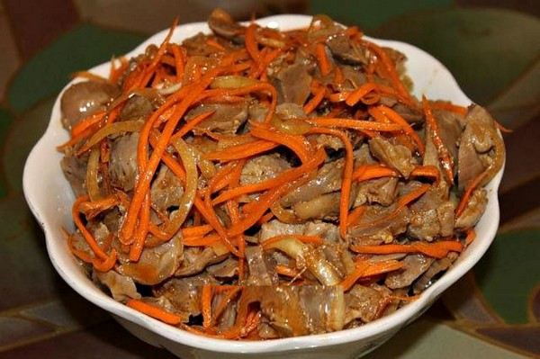 Salad of chicken stomachs