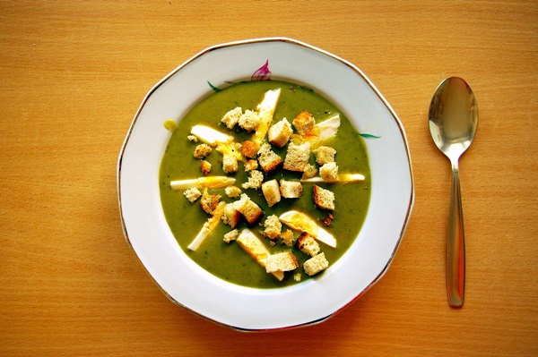 Green soup from sorrel