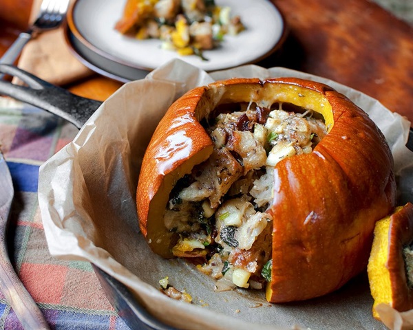 Pumpkin in the oven, stuffed or baked with pieces of meat, chicken, minced meat: Sweet pumpkin with honey, apples, cottage cheese - step by step with recipes from the photo for the oven