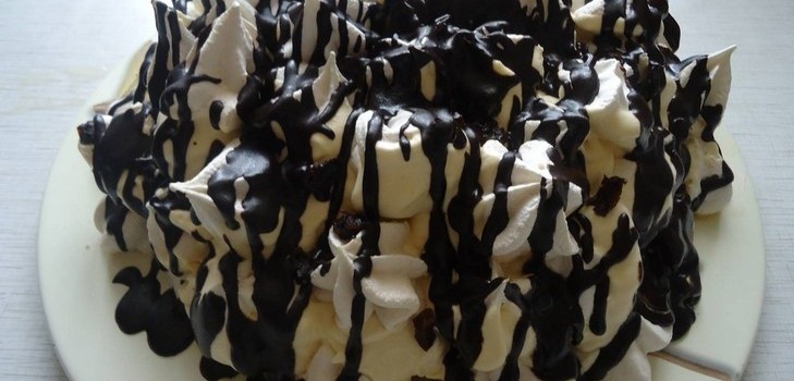 Cake Grafskie ruins with sour cream