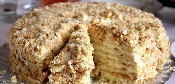 Cake in a frying pan: we prepare soft biscuit cakes according to the best recipes