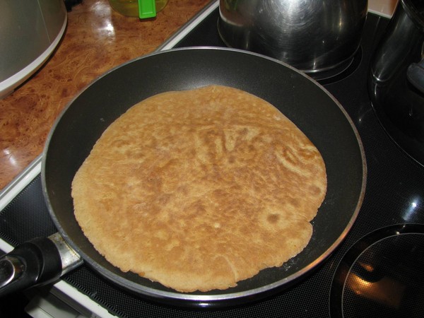 Cake in a frying pan: we prepare soft biscuit cakes according to the best recipes