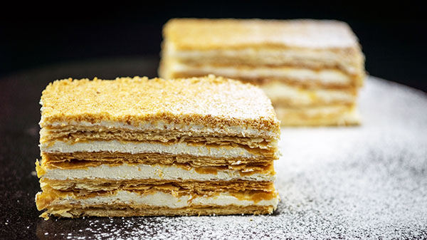 Cake "Napoleon", recipes with a photo at home: classic (Soviet), with custard, with condensed milk, from puff pastry
