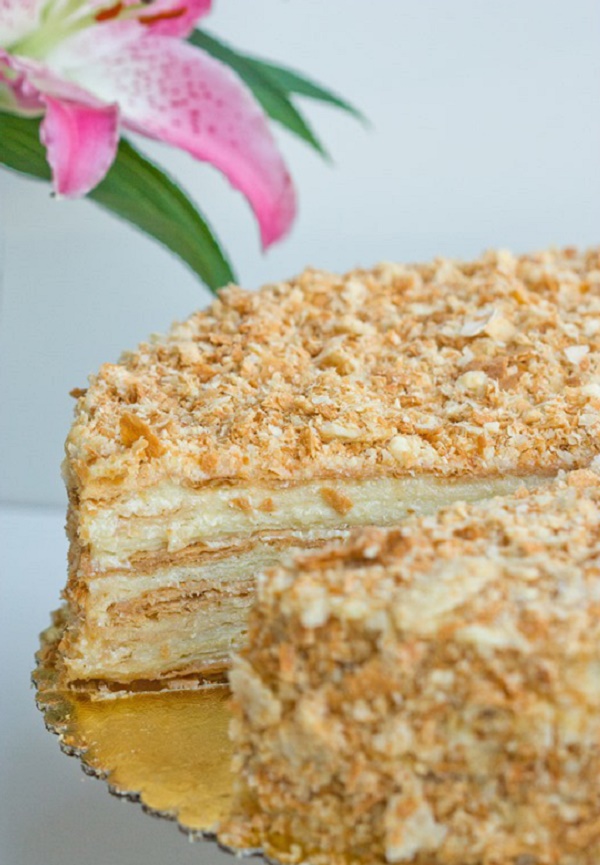 Cake "Napoleon", recipes with a photo at home: classic (Soviet), with custard, with condensed milk, from puff pastry