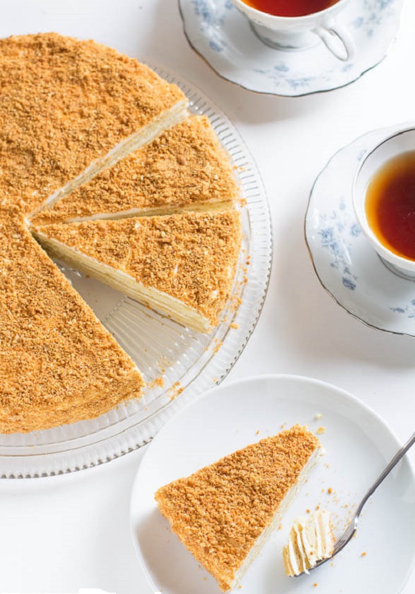 Cake "Napoleon", recipes with a photo at home: classic (Soviet), with custard, with condensed milk, from puff pastry