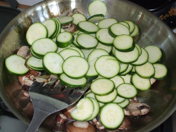Tasty stewed zucchini - recipe