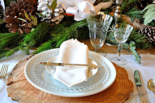 Decoration and laying of dishes for the New Year: photos by yourself