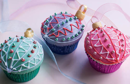Decoration and laying of dishes for the New Year: photos by yourself
