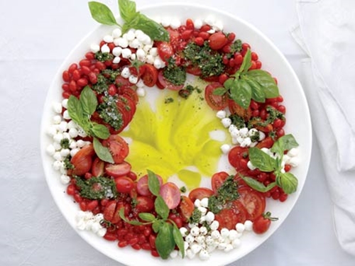 Decoration and laying of dishes for the New Year: photos by yourself