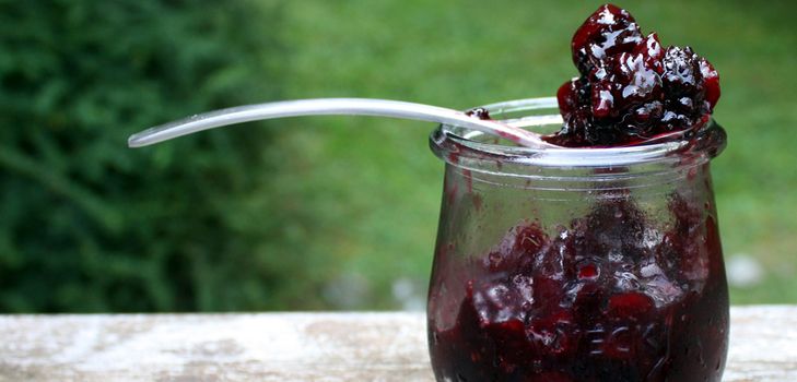 The recipe for currant jam