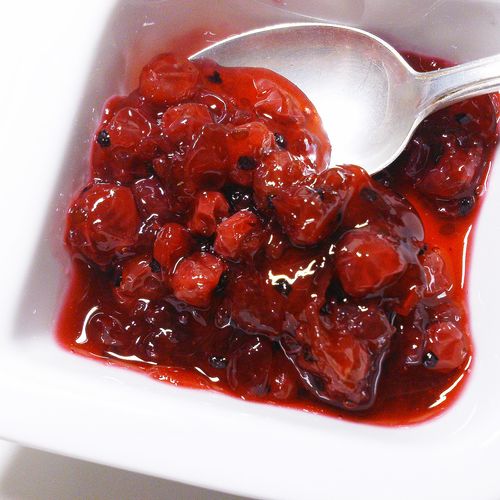 Honey-nut jam from red currant