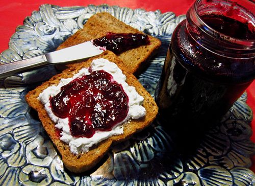 Black currant jam with apples