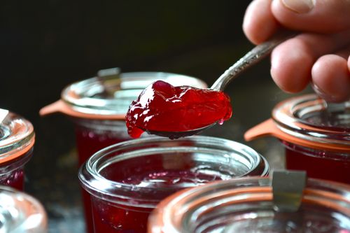 Red currant jam with bananas