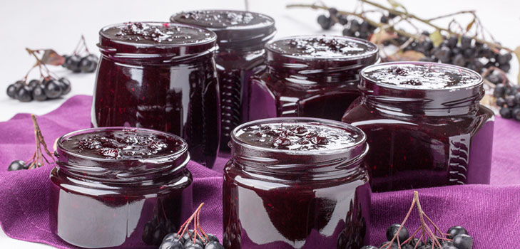 Jam from black chokeberry