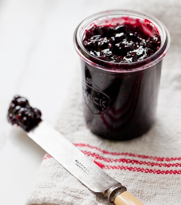Jam from black chokeberry