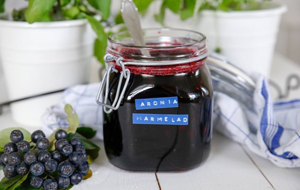 Jam from black chokeberry