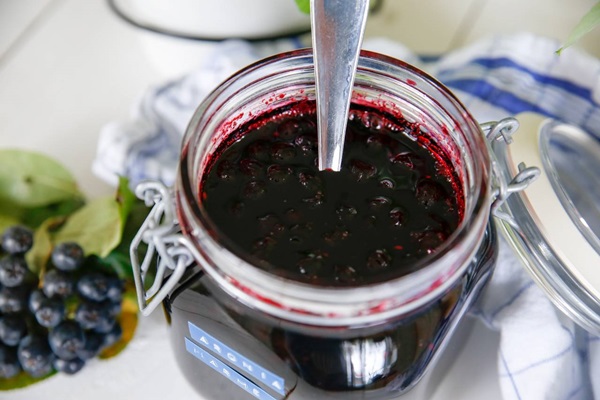 Jam from black chokeberry