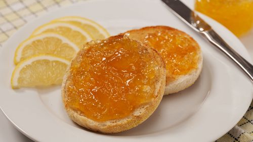 Lemon jam with liqueur