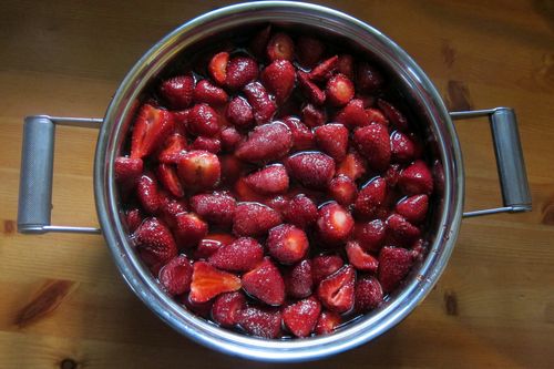 Strawberry jam with mint