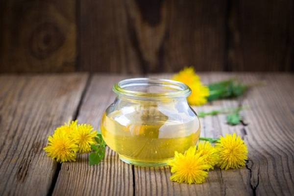 Jam and honey from dandelions with citric acid and without acid