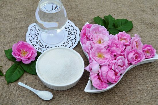The recipe of classic jam from roses The recipe of classic jam from roses
