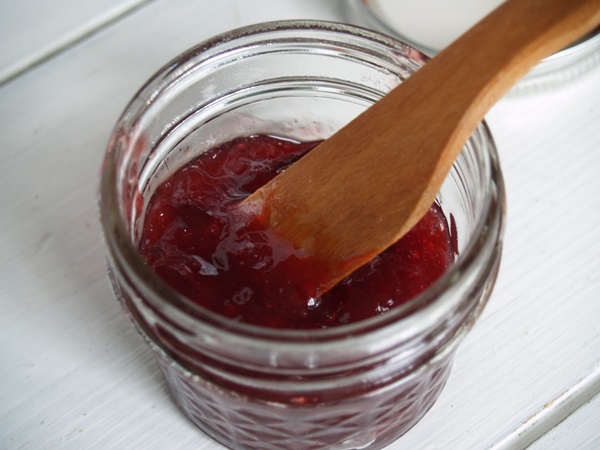 How to brew jam from a plum with a stone and pitted - simple recipes
