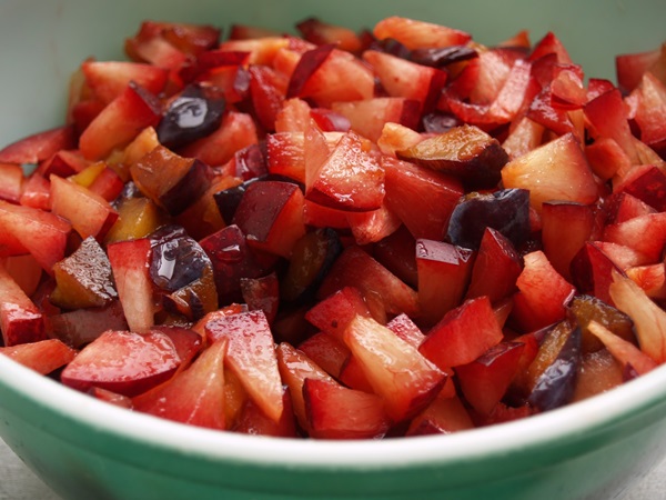 How to brew jam from a plum with a stone and pitted - simple recipes