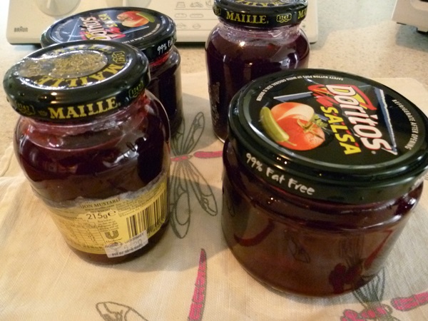 How to brew jam from a plum with a stone and pitted - simple recipes