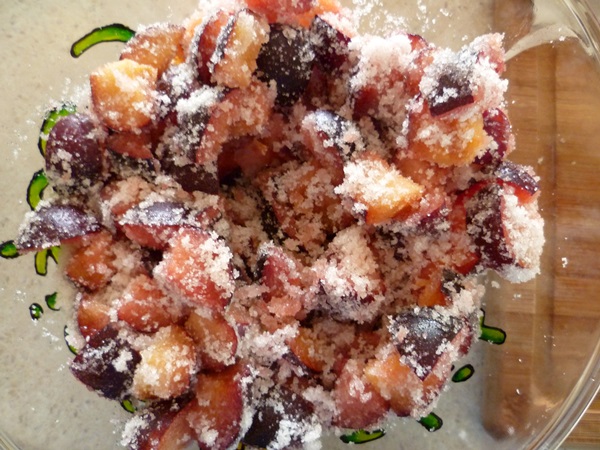 How to brew jam from a plum with a stone and pitted - simple recipes