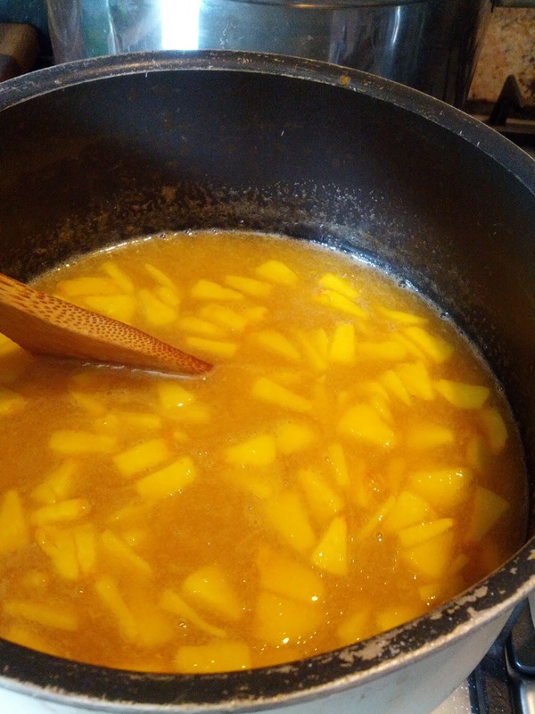 How to brew jam from a plum with a stone and pitted - simple recipes