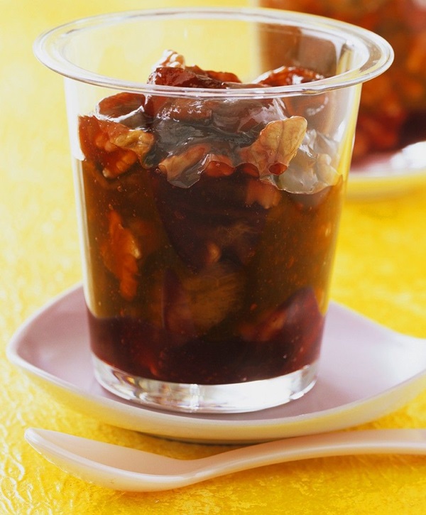 How to brew jam from a plum with a stone and pitted - simple recipes