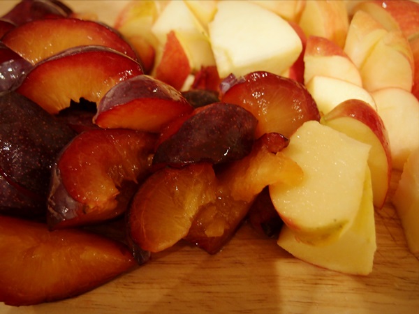How to brew jam from a plum with a stone and pitted - simple recipes
