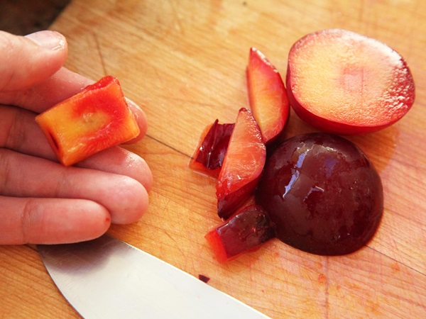 How to brew jam from a plum with a stone and pitted - simple recipes