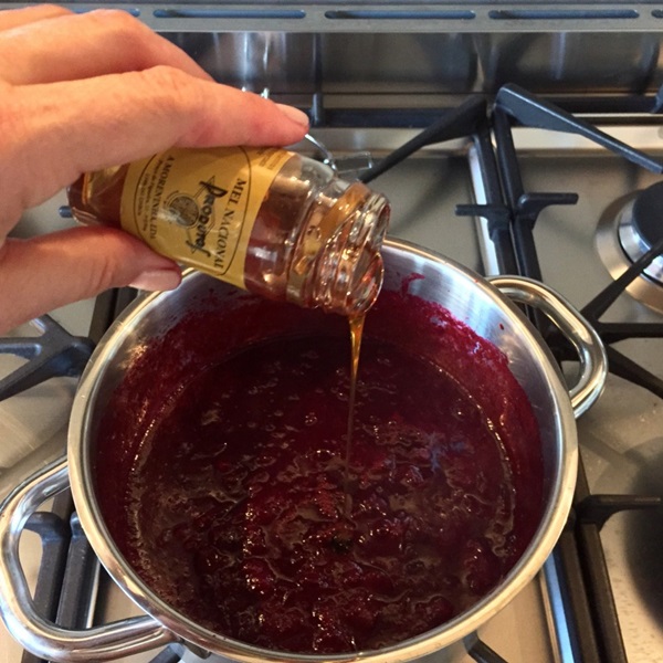 How to brew jam from a plum with a stone and pitted - simple recipes
