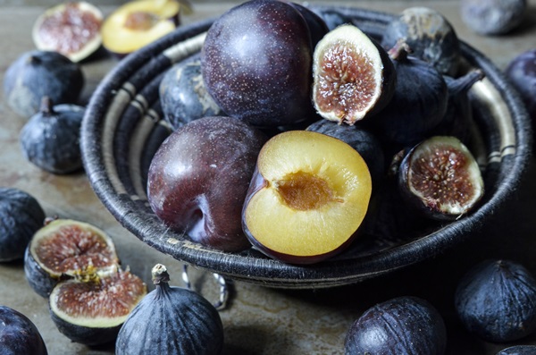 How to brew jam from a plum with a stone and pitted - simple recipes