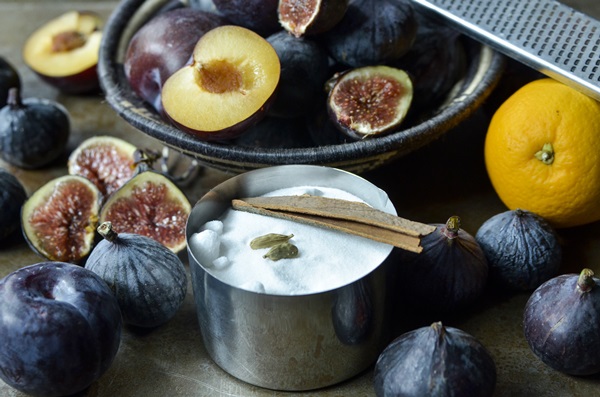 How to brew jam from a plum with a stone and pitted - simple recipes