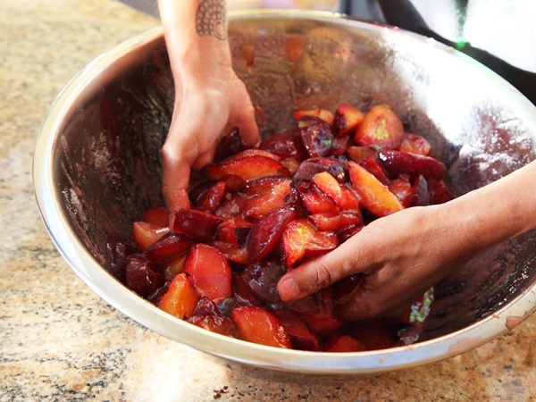 How to brew jam from a plum with a stone and pitted - simple recipes