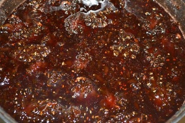 Original jam from pine cones