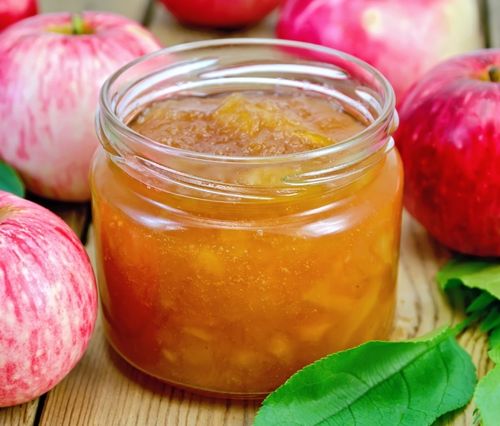 Jam from apples and walnuts in a multivark