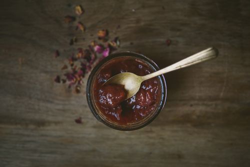 Aromatic jam from apples with cinnamon
