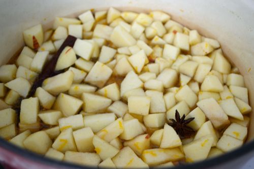 Aromatic jam from apples with cinnamon