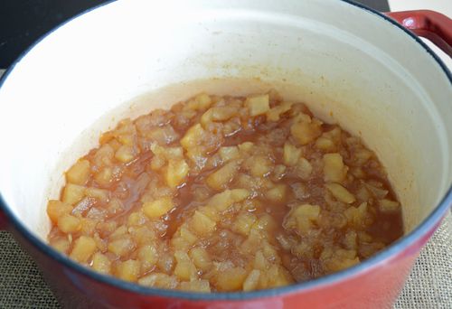 Aromatic jam from apples with cinnamon