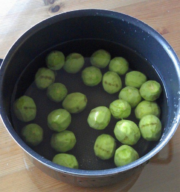 Jam from walnuts