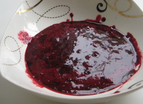 How to prepare jam from honeysuckle